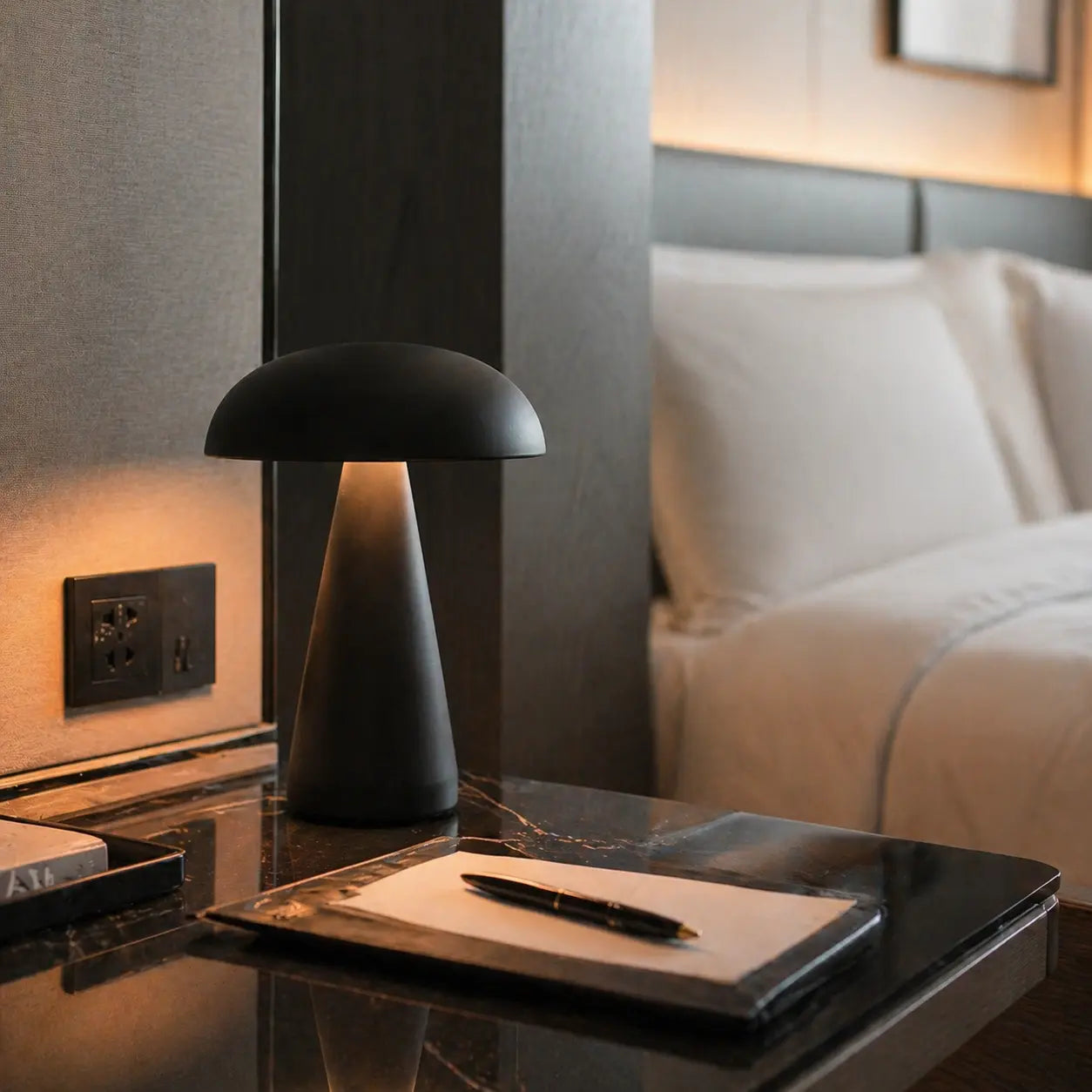 Vela | Rechargeable Table Lamp